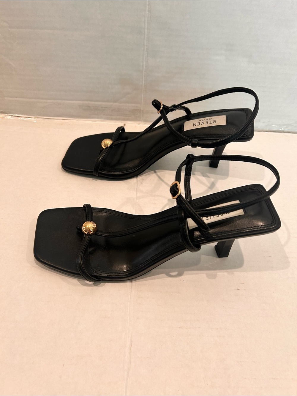 Steve Madden Tamila  Strappy Black kitten Heels Sandals  Square Toe Heels 6. 5